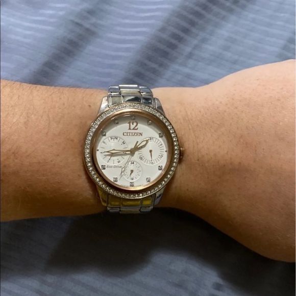 Citizen eco drive 2 tone (rose and silver) watch - Picture 6 of 10